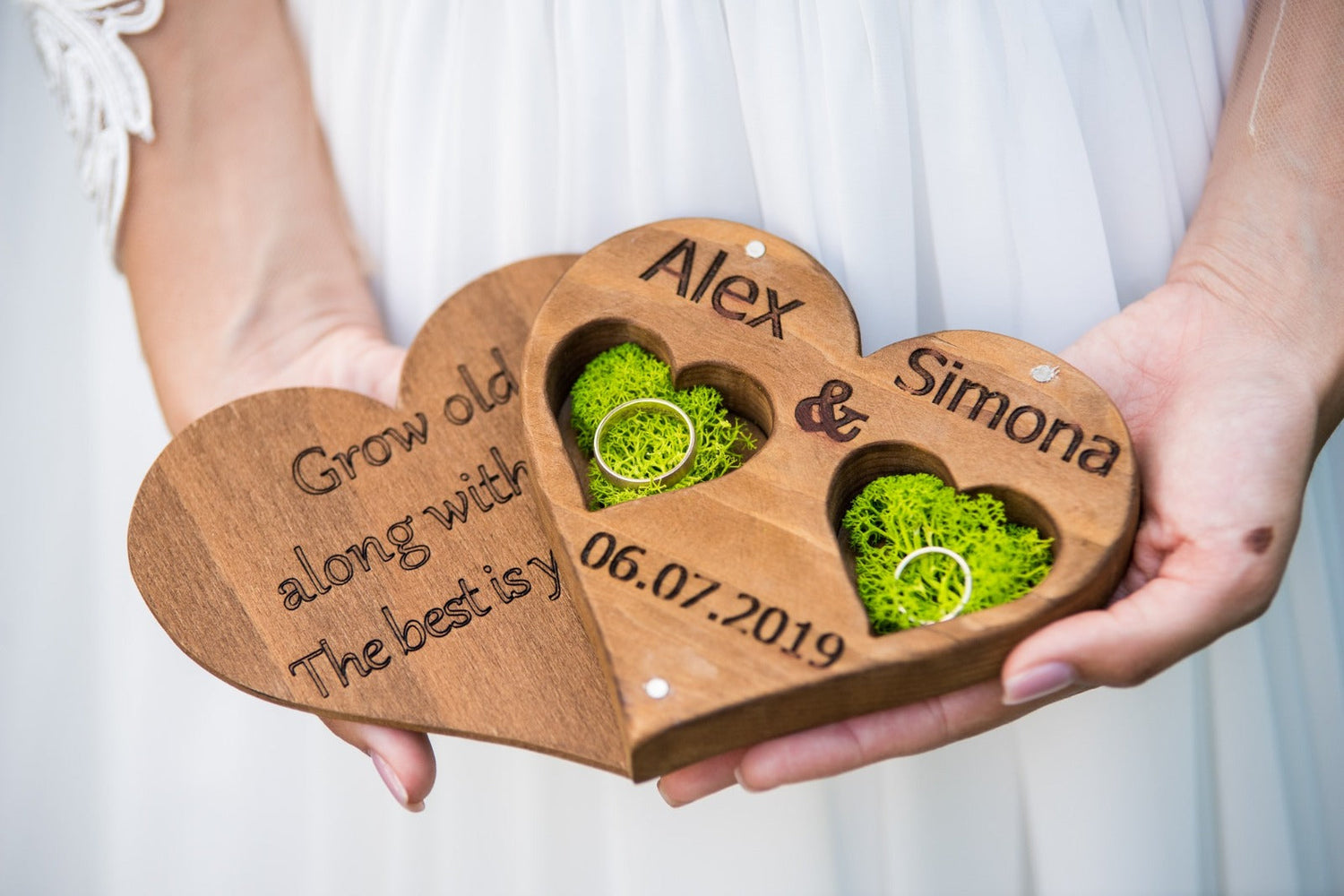 Cutie de verighete din lemn, accesoriu pentru nuntă