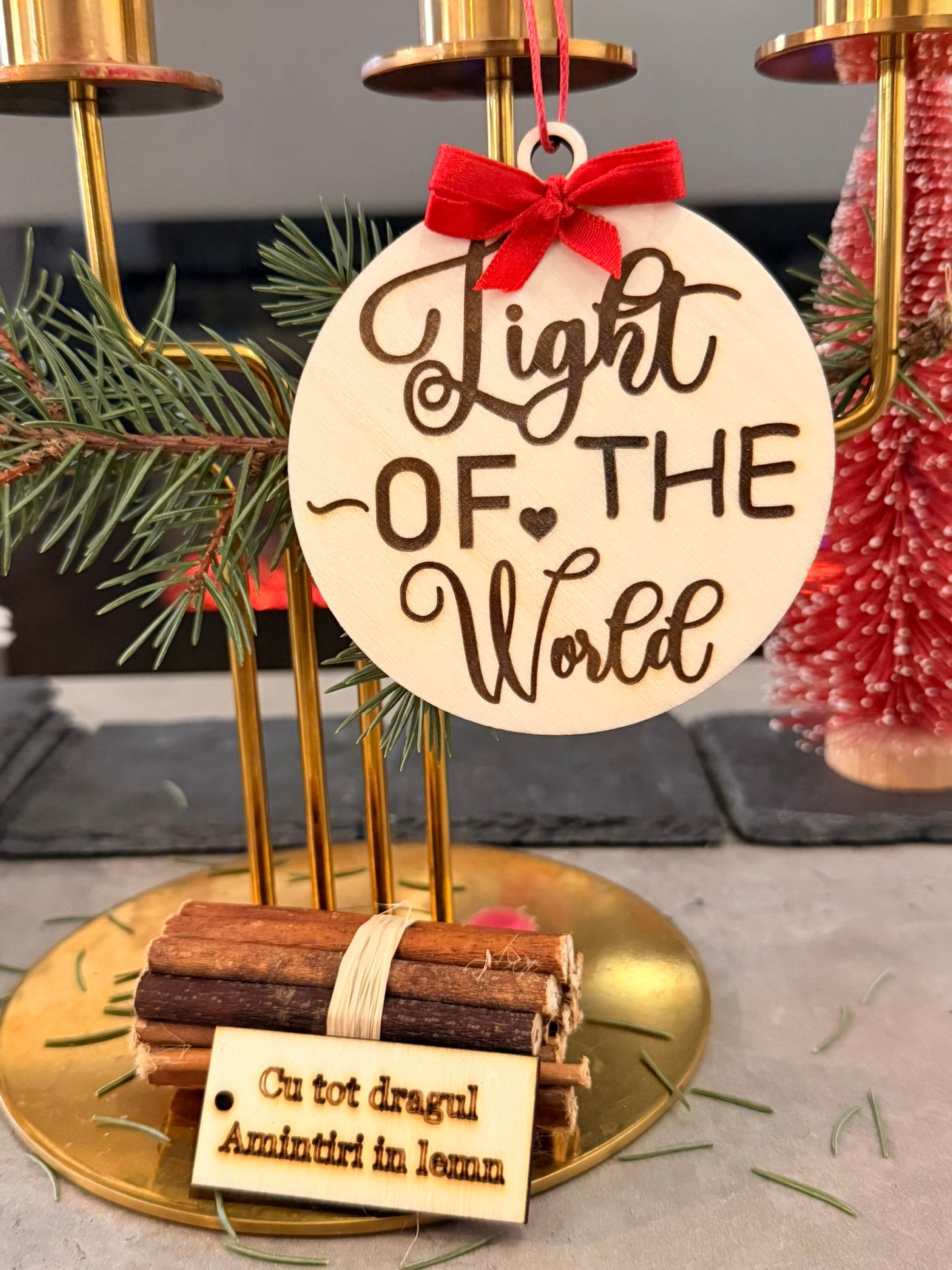 Glob gravat cu mesajul dorit