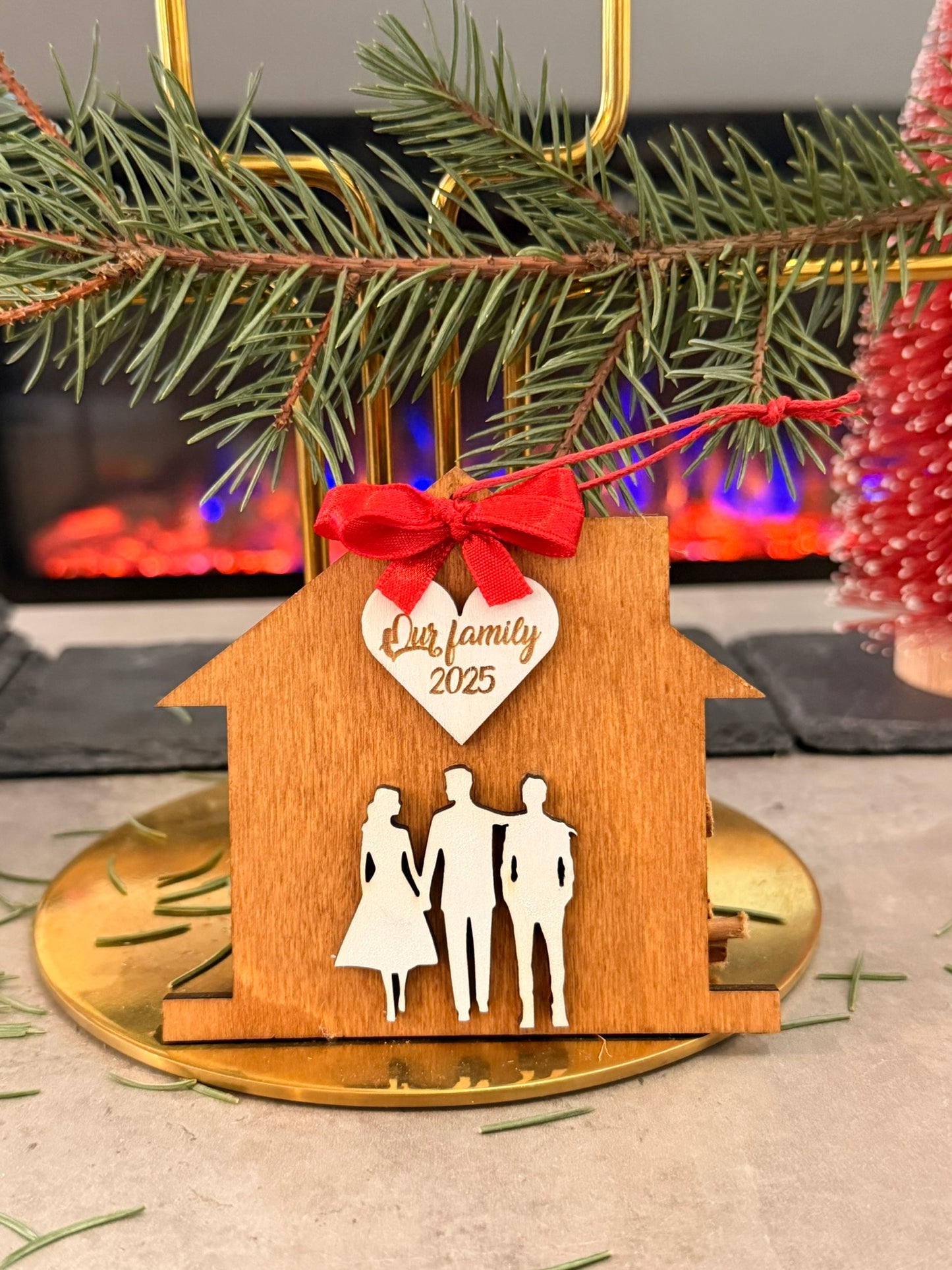 Glob „Casă și Familie” – Ornament Personalizat de Crăciun