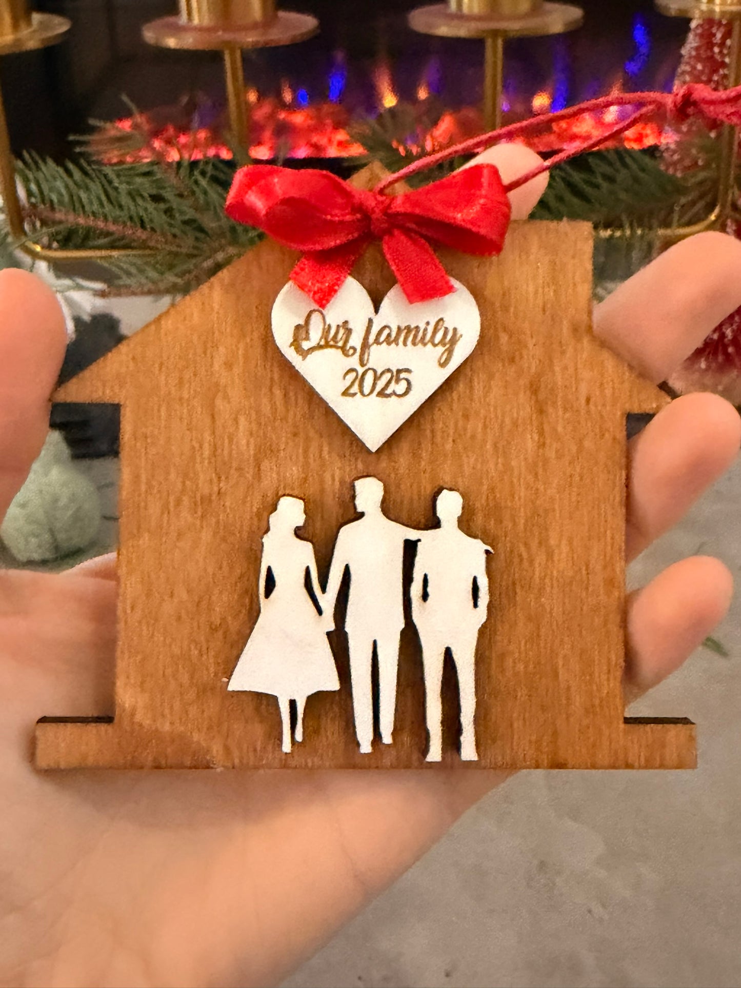 Glob „Casă și Familie” – Ornament Personalizat de Crăciun