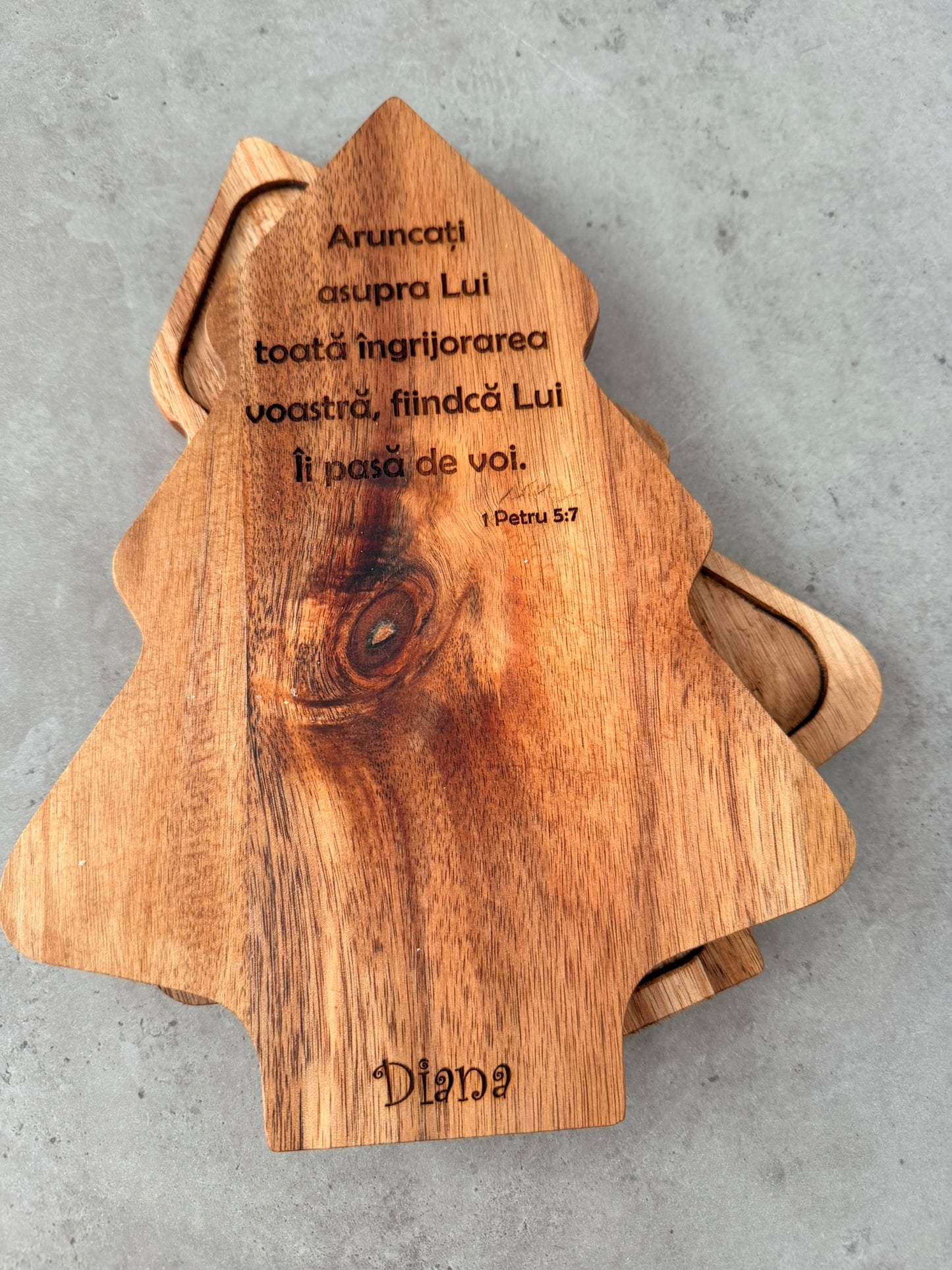Platou brad personalizat – cadou special de Crăciun
