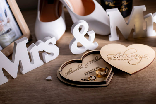 cutie cu capac pentru verighete din lemn personalizata pentru nunta